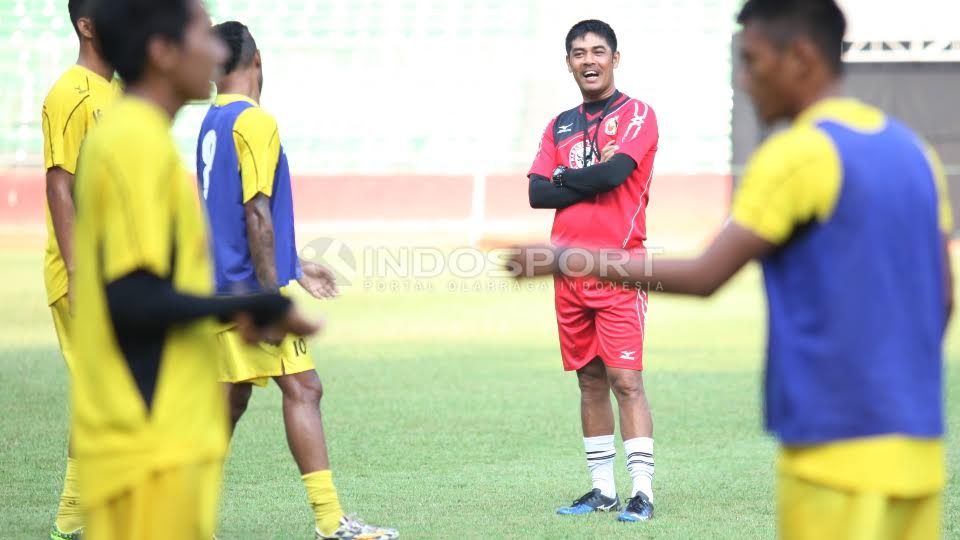 Pelatih (Semen Padang) Nil Maizar Copyright: © Herry Ibrahim/Indosport